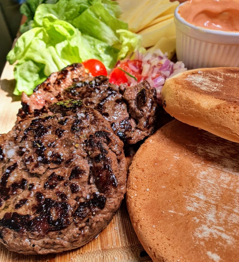 viande hachée cuite en steak