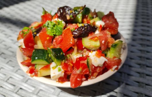 Salade crétoise, une salade pour accompagner des grillades ou tout simplement en entrée
